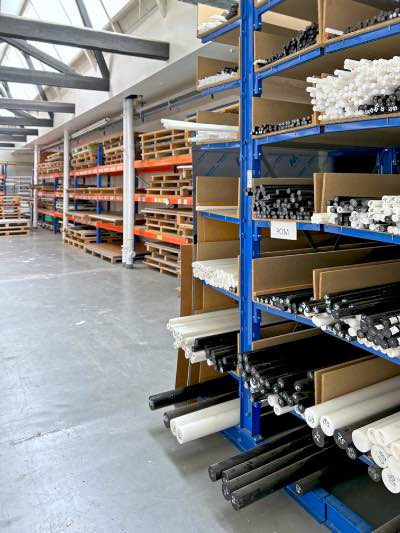 Materialspektrum von Liedtke: Kunststoffhalbzeuge als Stäbe, Rohre und Platten